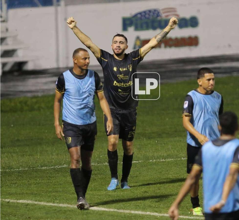 Agustín Auzmendi reveló que se lleva muy bien con el delantero hondureño Carlos Ovidio Lanza.