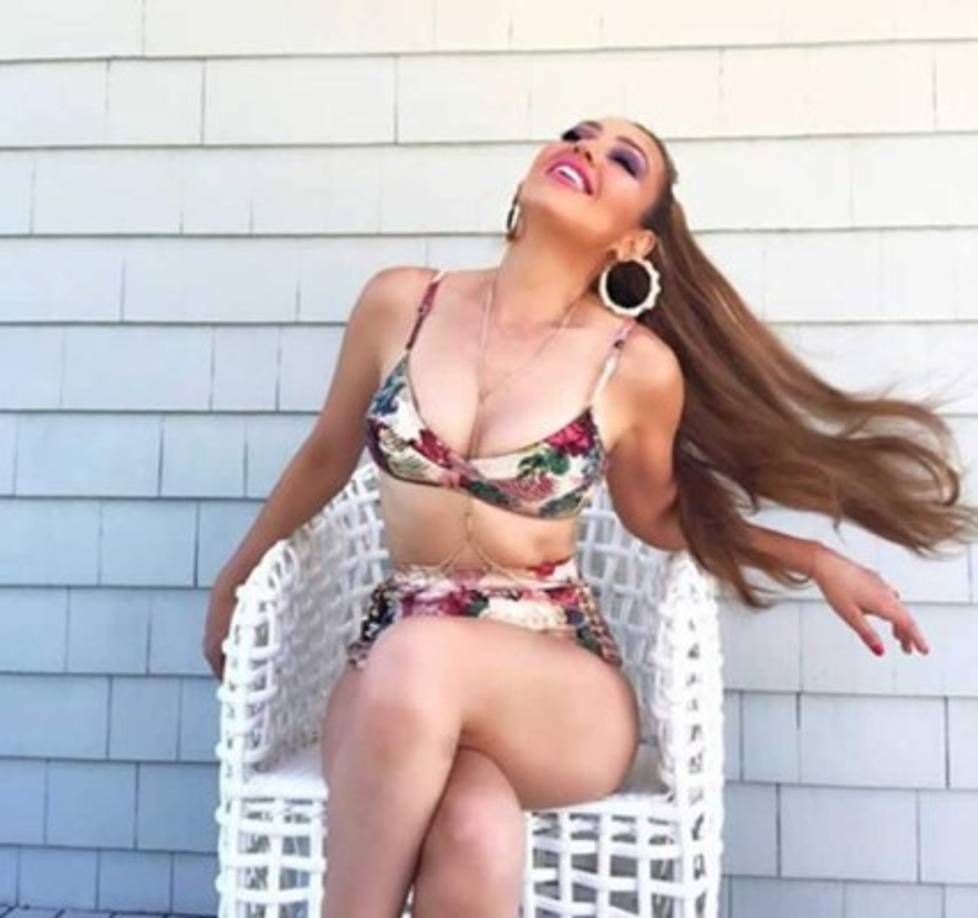 A Thalía le encanta lucir joven y fresca y lo transmite en sus redes sociales, tanto, que en ocasiones ha sido acusada de no querer envejecer, pero salta a la vista que estas críticas no le incomodan en lo más mínimo a la mexicana.