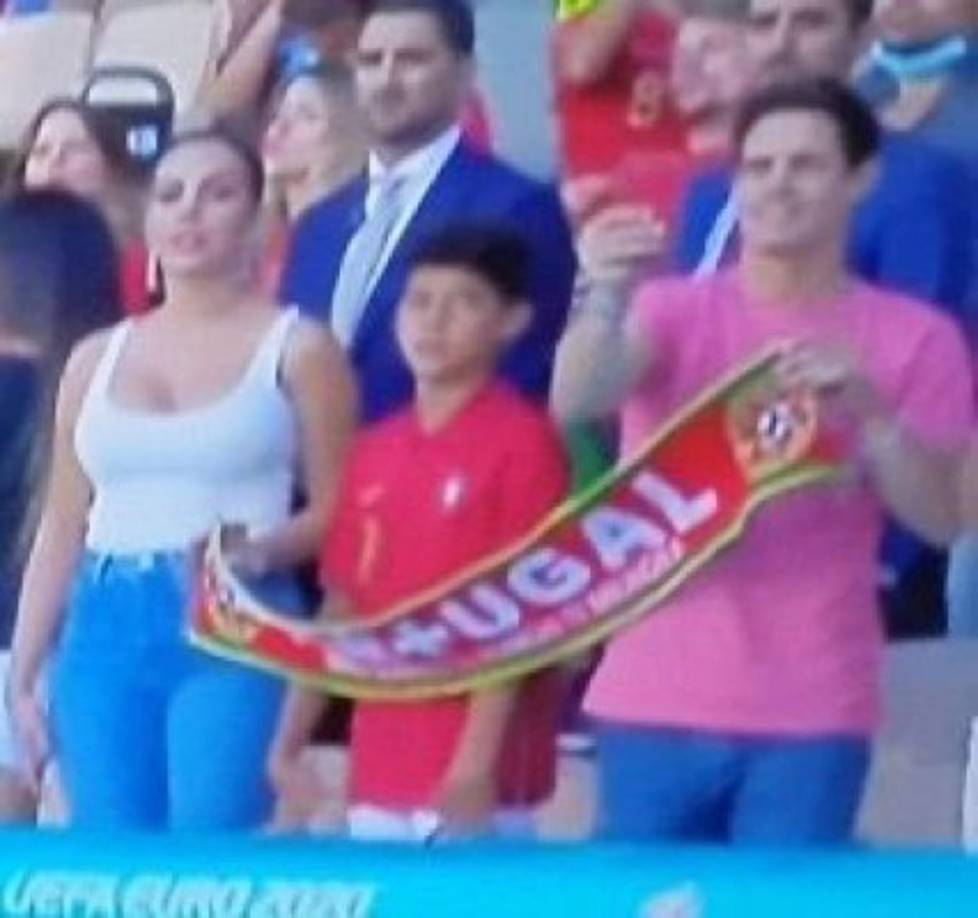 Eduardo Aguirre, panelista de El Chiringuito, es uno de los amigos de CR7 y estuvo junto a Georgina y el hijo del crack luso presente en las graderías.