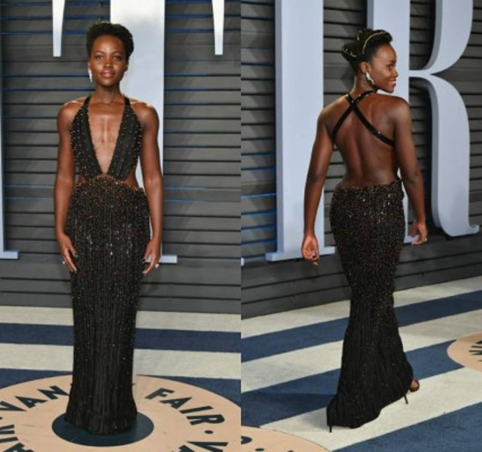 Lupita cerró la noche con broche de oro al usar un vestido negro Giorgio Armani Privé para el after party.