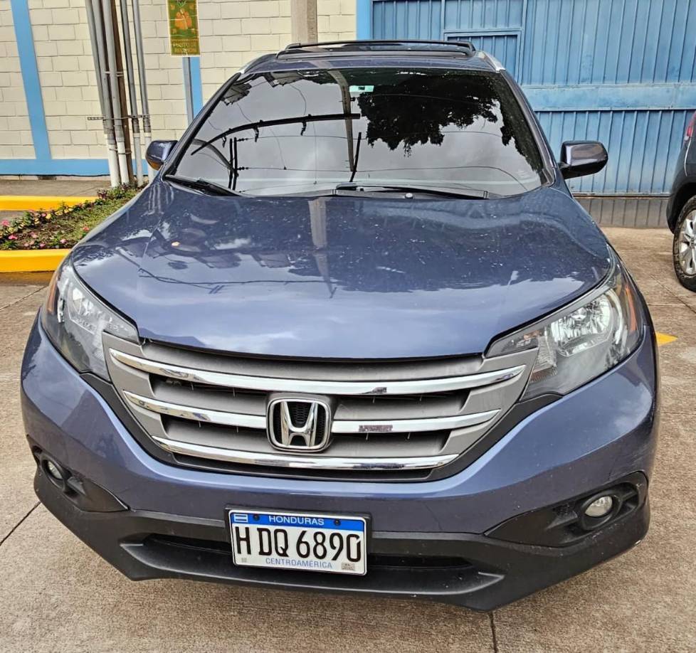 Además; diez celulares de diferentes marcas y modelos, aparatos electrónicos y otros documentos.