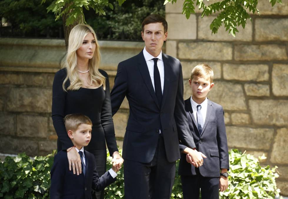 La hija favorita de Trump, Ivanka, asistió al funeral de su madre junto a su esposo Jared Kushner, y sus hijos Theo y Joseph Kushner.