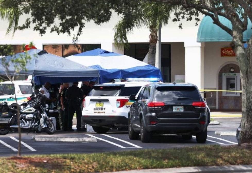El domingo en la madrugada, un tiroteo tras una fiesta de graduación dejó tres muertos y cinco heridos en Kendall, una localidad en el condado de Miami-Dade.