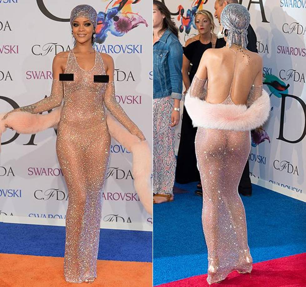 El vestido, que dejaba muy poco a la imaginación, causó gran impacto en la alfombra roja del evento por mostrar su figura solamente con una tanga color nude bajo sus transparencias, y la atención iba dirigida a sus pechos al no llevar sujetador.