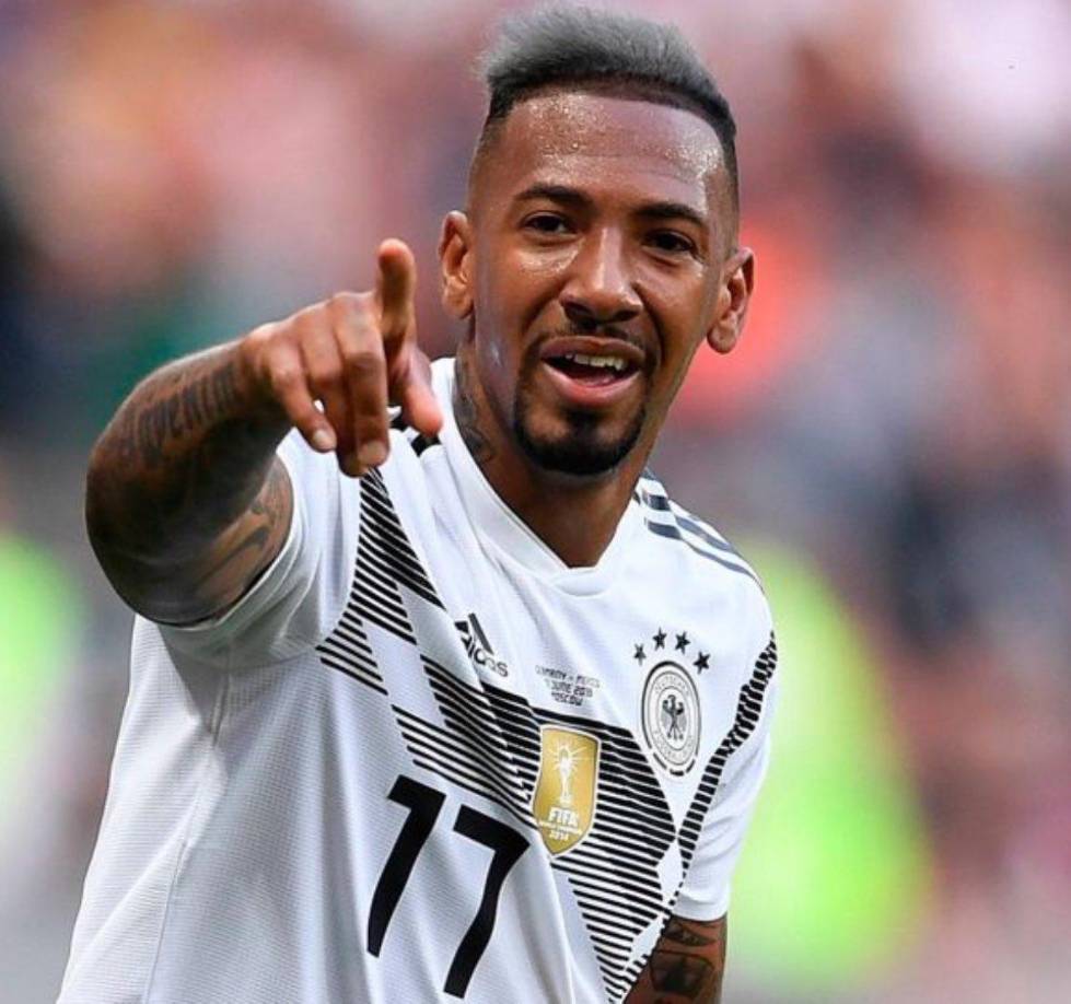 Fabrizio Romano adelanta que Jerome Boateng podría firmar con la Salernitana. El central alemán lleva desde verano sin equipo y estuvo entrenando a prueba en el Bayern, pero finalmente no lo contrataron. El cuadro italiano está preparándole una oferta.