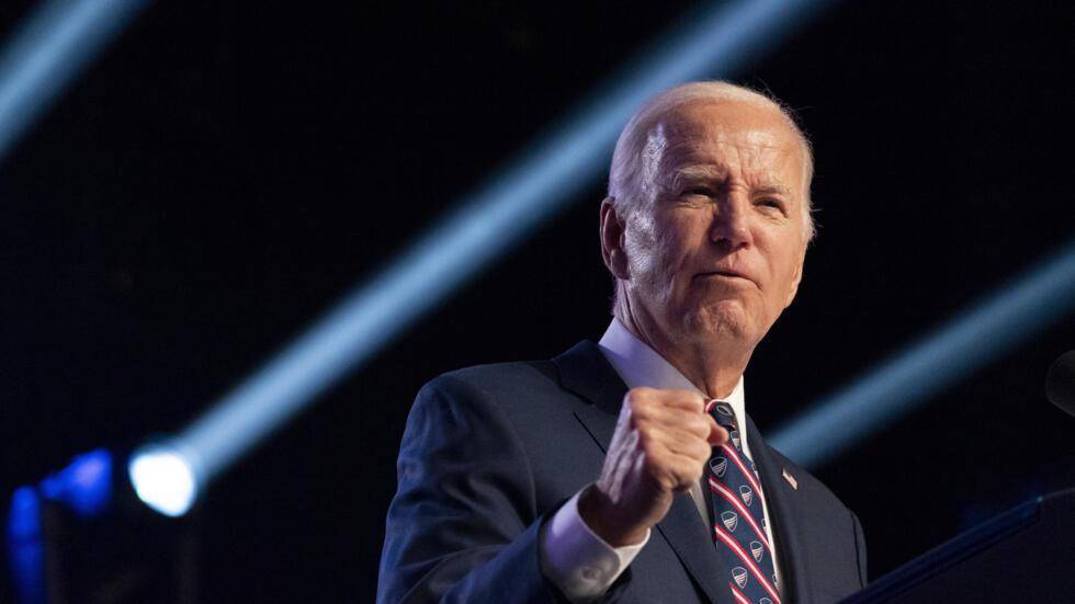 Joe Biden también fue mencionado. Es el actual presidente de Estados Unidos y era vicepresidente del país cuando Barack Obama presidía. JOH lo mencionó como uno de los políticos con los que se reunió en viajes diplomáticos. 