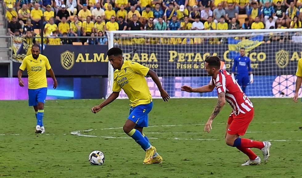 Choco Lozano bailó a futbolista del Atlético y su acción fue destacada por la Liga de España