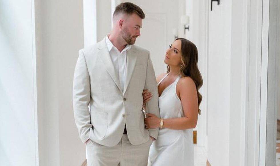 El 6 de febrero de 2023, Hailie anunció su compromiso con McClintock con una dulce publicación en Instagram.