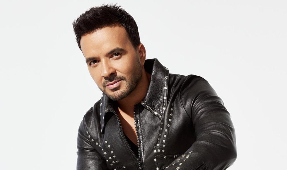 Luis Fonsi toma “un viaje emocional” en su nuevo disco