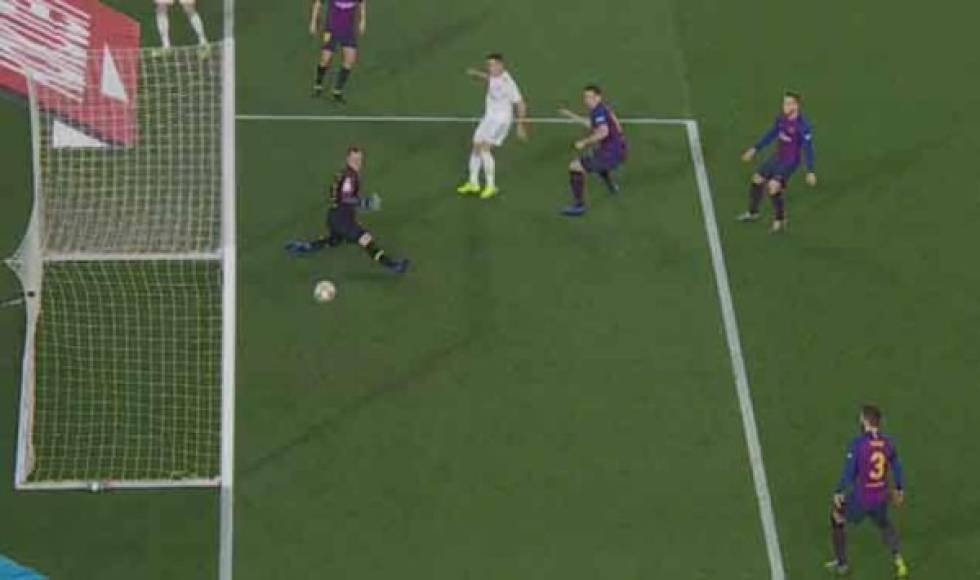 Real Madrid abrió el marcador en el minuto 6 con un gol de Lucas Vázquez, aprovechando un pase atrás de Karim Benzema.