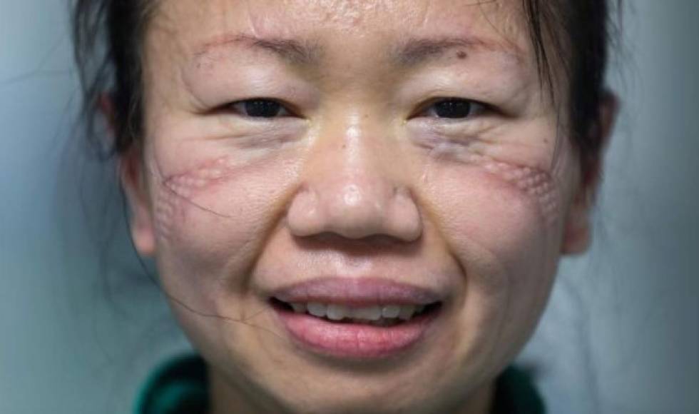 La enfermera Cao Shan, que trabajaba en la sala de aislamiento del hospital de Wuhan, China, durmió en su auto durante 23 noches para estar cerca cuando se la necesitara.