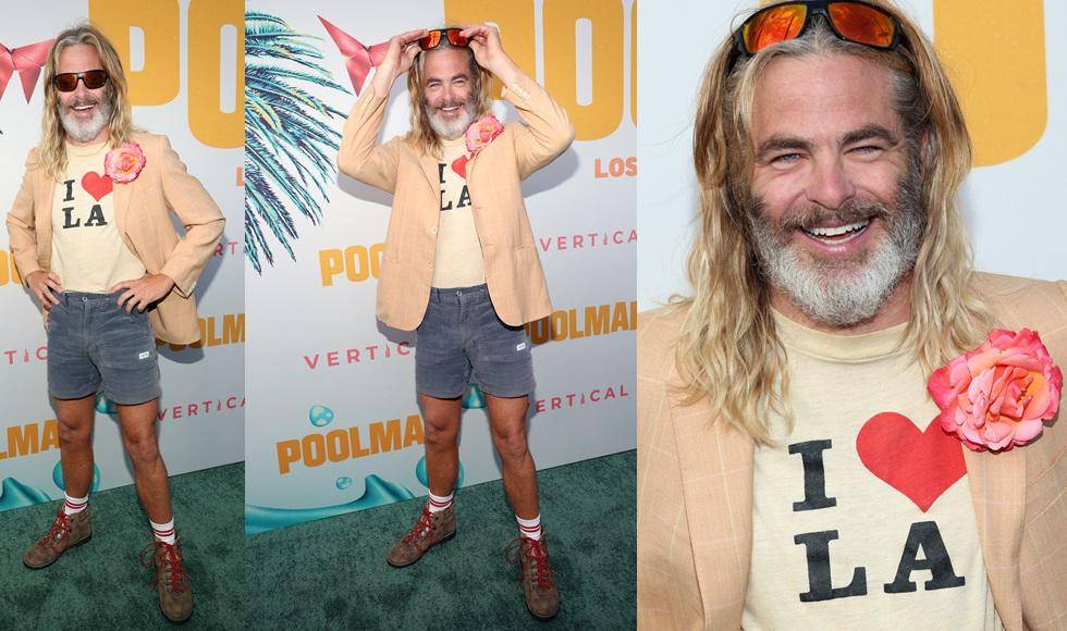 El actor siempre ha sido como uno de los actores más atractivos de Hollywood, desde su primer protagónico de Diario de una princesa hasta pasar por la saga de Star Trek y finalmente a la de Mujer Maravilla. Sin embargo, como si fuera el personaje de su nueva película POOLMAN, Pine se presentó a la premier con este look con camiseta, shorts y saco, con llamativos accesorios causando el asombro de la prensa y sus fans en redes sociales.