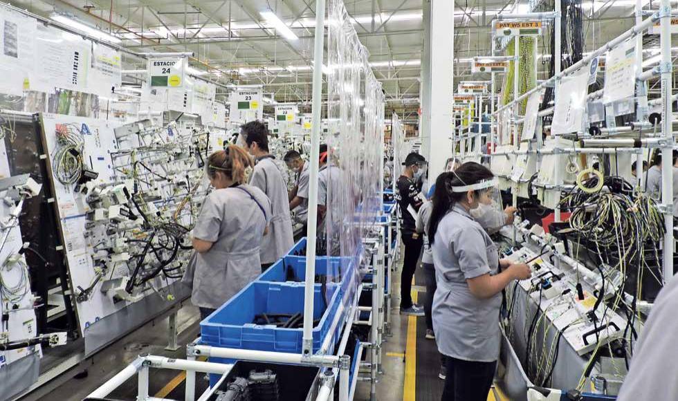 En lo que respecta a la industria de la maquila (ensambladora), el incremento salarial, según el acuerdo, será del 6.5 % en 2024, del 7.5 en 2025 y del 8% en 2026.