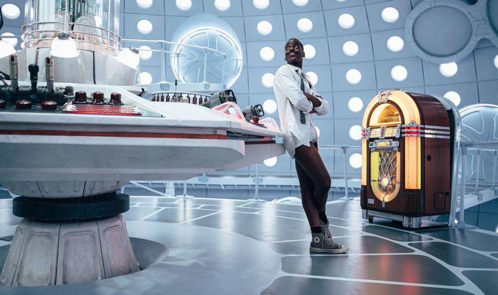 Y, casi metiéndose en el papel que le ha dado fama, exhorta teatralmente, intercalando palabras con Gibson: “Y mucha diversión, y aventuras, y tragedias, y corazones rotos. Para esta nueva audiencia: ‘Chicos, es un ‘show’ fantástico, quédense, se engancharán”.