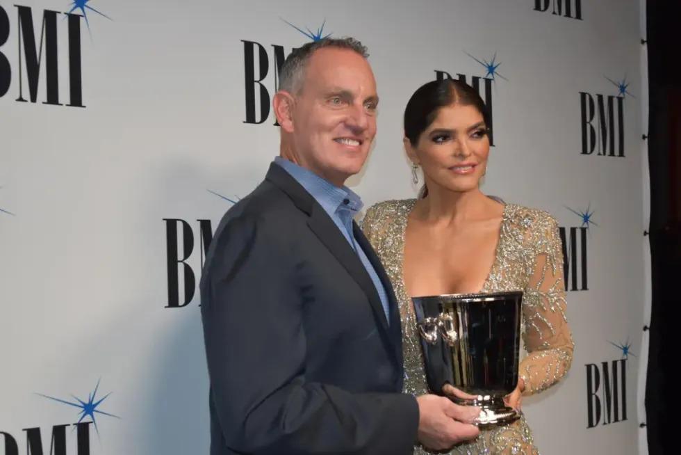 Padre de Ana Bárbara la acusa de enviarlo a golpear tras entrevistas