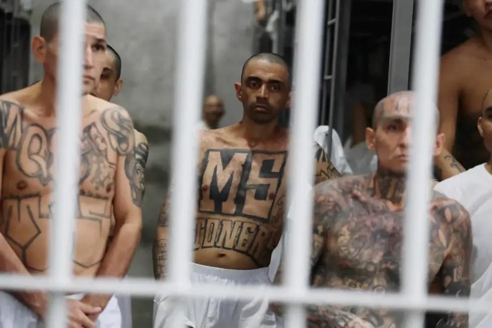 Palizas, humillaciones y amenazas: revelan torturas a migrantes en la megacárcel