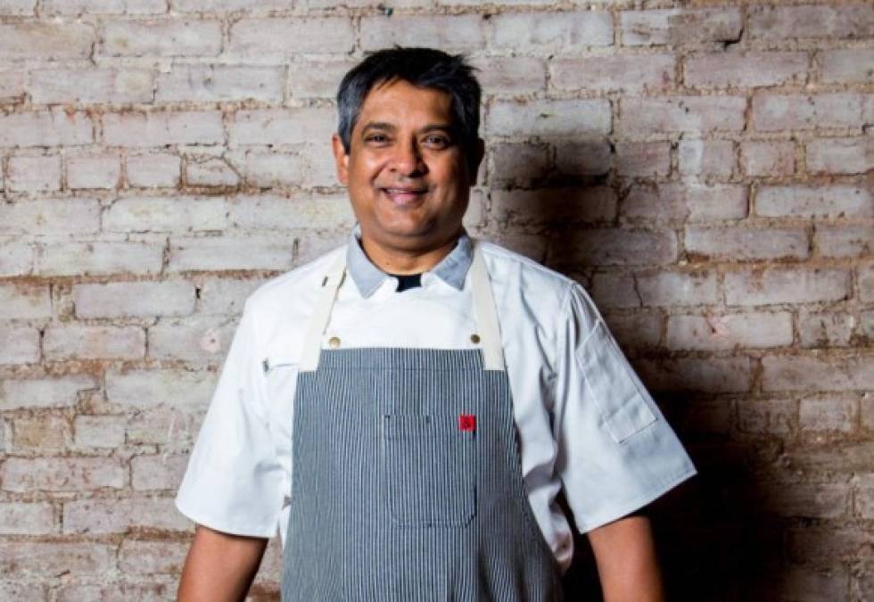 Floyd Cardoz – 59 años<br/>+ 25 de marzo de 2020<br/><br/>El afamado chef hindú, ganador del concurso televisivo 'Top Chef Masters' (2011), falleció en Nueva Jersey. En vida fundo aclamados restarantes como Paowalla y Tabla en Nueva York.