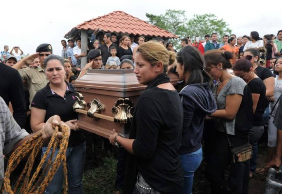 María José estaba por graduarse este año como bachiller en computación y su madre, Teresa Muñoz, tenía previsto asistir a la ceremonia en su representación debido a que la joven estaría en Londres en ese momento, según informe de familiares a medios locales.