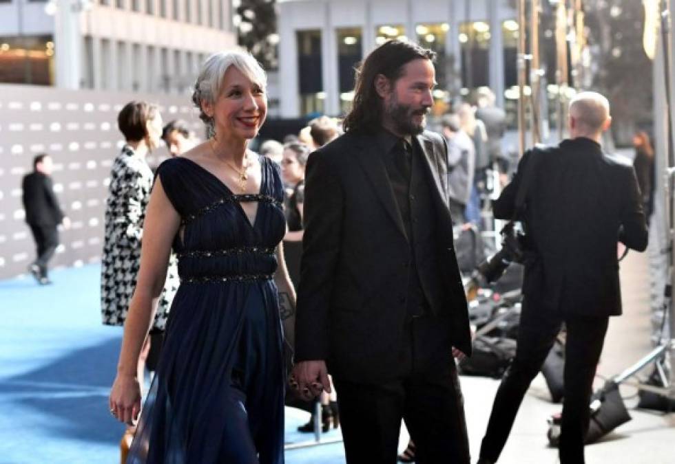 Keanu Reeves confirma romance con la artista Alexandra Grant