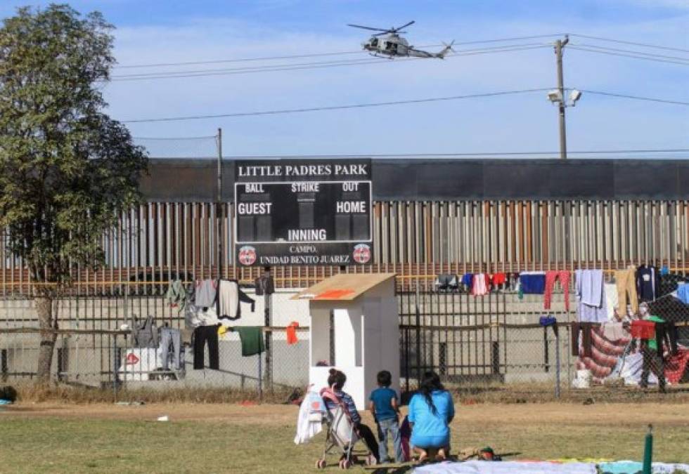 La presión sobre los migrantes que llegaron a Tijuana alcanzó su mayor nivel durante esta semana con las protestas de centenares de residentes que consideran que su presencia les afectará en su vida cotidiana.