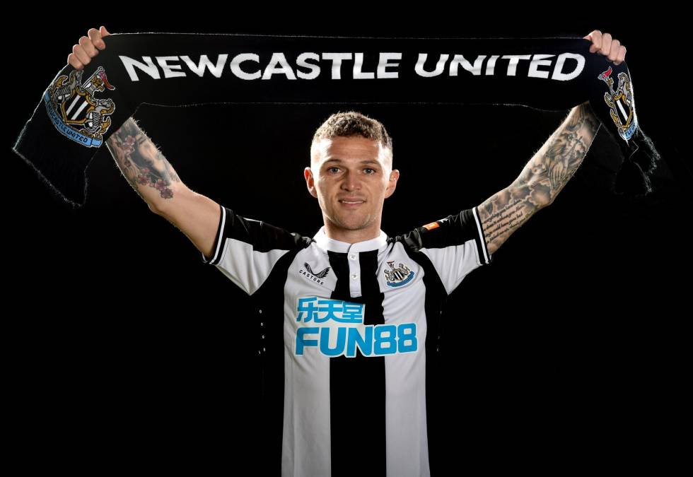 Newcastle y Atlético hacen oficial el traspaso de Kieran Trippier. Ambos equipos han comunicado este viernes el traspaso del lateral derecho inglés, el cual firma por dos temporadas y media con el equipo de la Premier League.