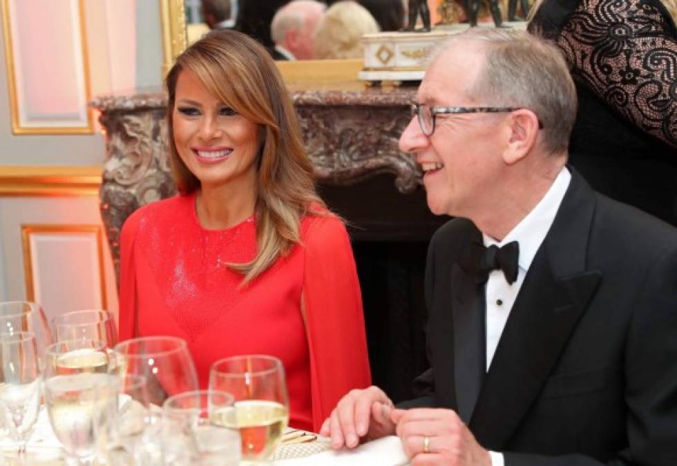US First Lady Melania Trump (L) and Philip May, husband of UK Prime Minister, attends a dinner at Winfield House, the residence of the US Ambassador, where US President Trump is staying whilst in London, on June 4, 2019, on the second day of the US President's three-day State Visit to the UK. - US President Donald Trump turns from pomp and ceremony to politics and business on Tuesday as he meets Prime Minister Theresa May on the second day of a state visit expected to be accompanied by mass protests. (Photo by Chris Jackson / POOL / AFP)