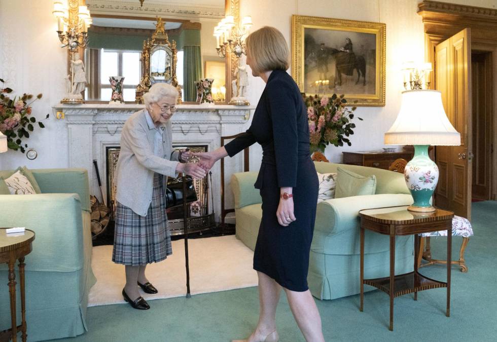 Boris fue sucedido por la conservadora Liz Truss, quien recibió hoy el encargo formal por parte de la reina Isabel II en el castillo de Balmoral, para formar Gobierno.