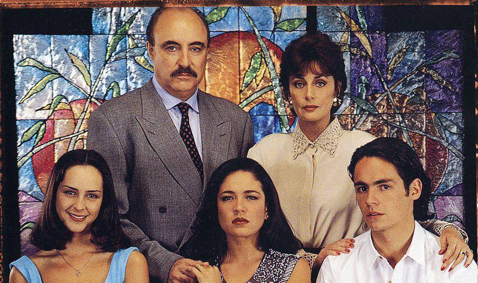 Estuvo casada durante muchos años con el actor Juan Ferrara, con quien tuvo tres hijos. Su esposo actual era Benjamín Fernández.