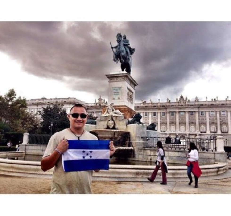 En la Plaza de Oriente y el Palacio Real de Madrid, España.