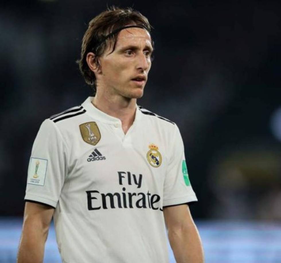 Luka Modric: En el Inter siguen soñando con fichar al mediocampista croata y sacarlo del Real Madrid. ¿Alguna posibilidad para el futuro? Nunca digas nunca en el fútbol de hoy ', dijo el director Deportivo del Inter de Millán, Piero Ausilio.