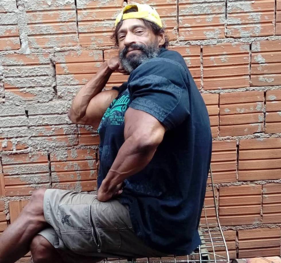 Según los informes, los años de adolescencia estuvieron plagados de adicción a las drogas, lo que lo dejó tan flaco que lo apodaron ‘perro flaco’. Pero entonces decidió cambiar.