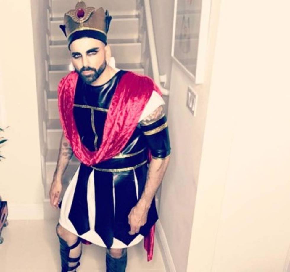 Jomari Goyso como un rey egipcio.