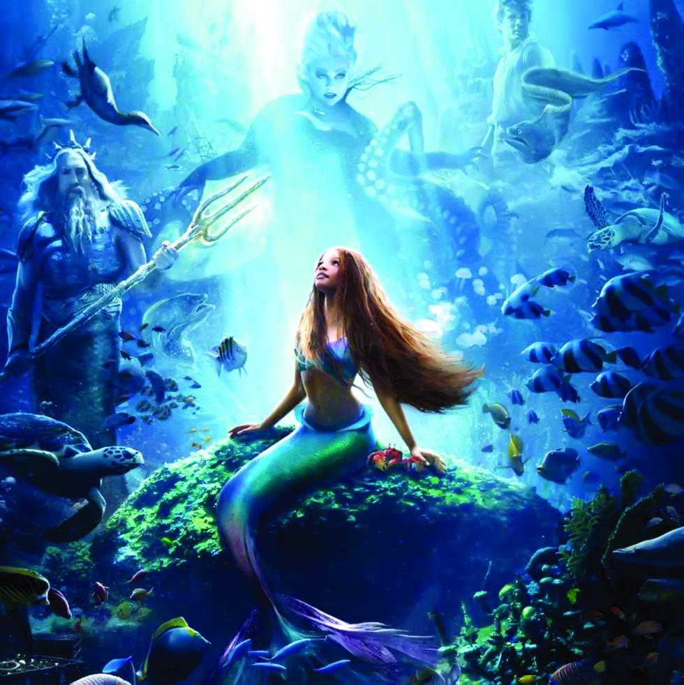 ARIEL, LA SIRENITA: Transfórmese en la querida princesa sirena con algunos elementos de disfraz, como un top de concha y una falda de cola de sirena. Incluso puedes agregar algunos de los accesorios de Ariel.