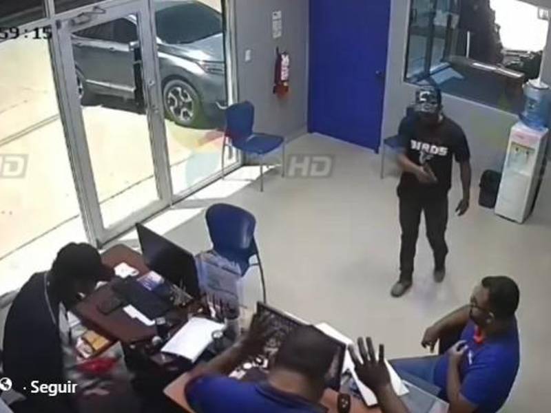 Video del momento en el que asaltan ferretería en Olanchito