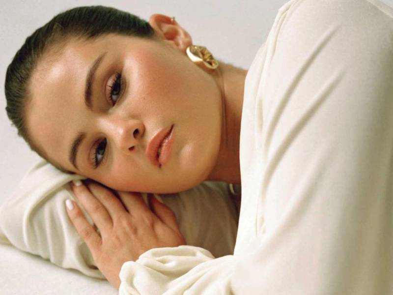 Selena Gómez es una cantante, actriz, productora y empresaria estadounidense.