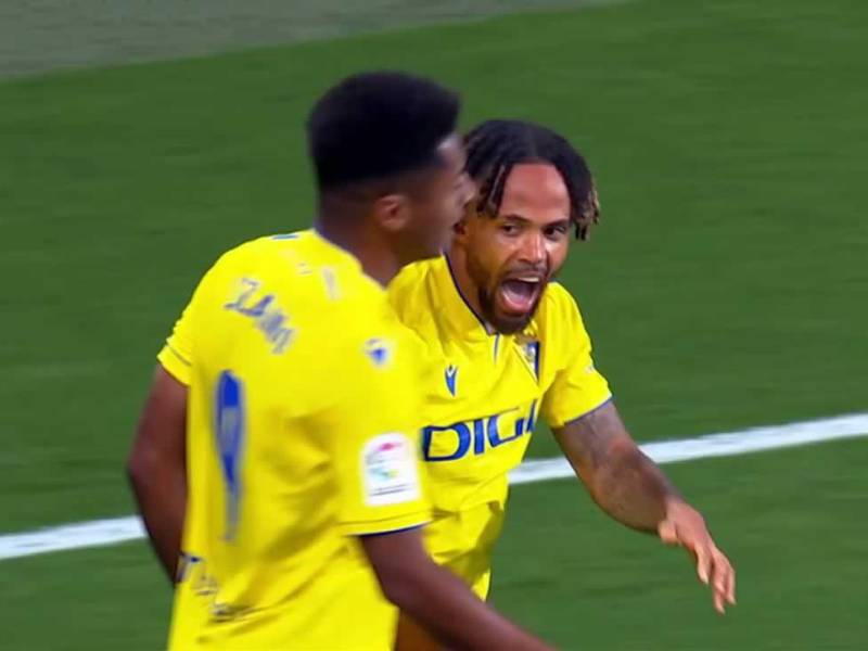 Antony ‘Choco’ Lozano y Théo Bongonda, los artífices del triunfo del Cádiz contra el Valladolid.