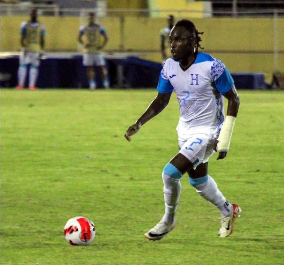 DELANTERO - Tirado por la banda de la derecha como extremo, Alberth Elis es otro de los jugadores que irrumpirían en el 11 titular de La H ante los caribeños en el Chelato Uclés.