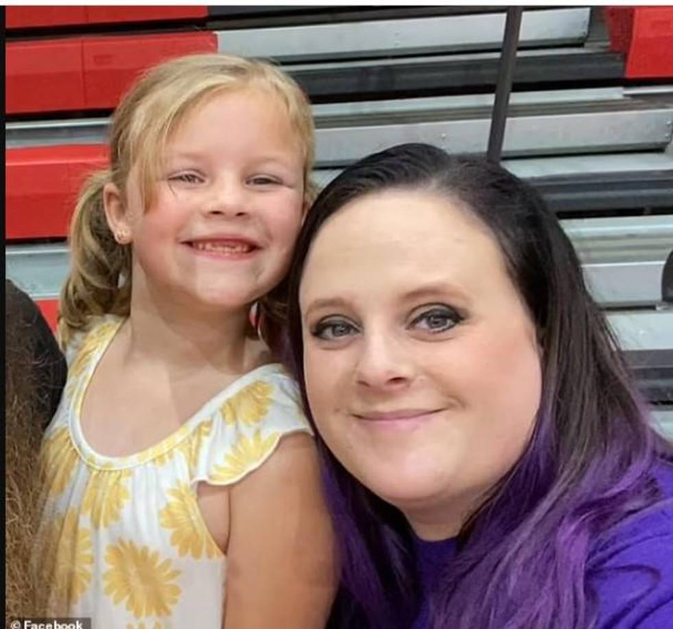 Maitlyn Gandy, la mamá de Athena Strand rindió un pequeño homenaje en Facebook para su hija Athena Strand, quien la semana anterior fue asesinada por un repartidor de FedEx.