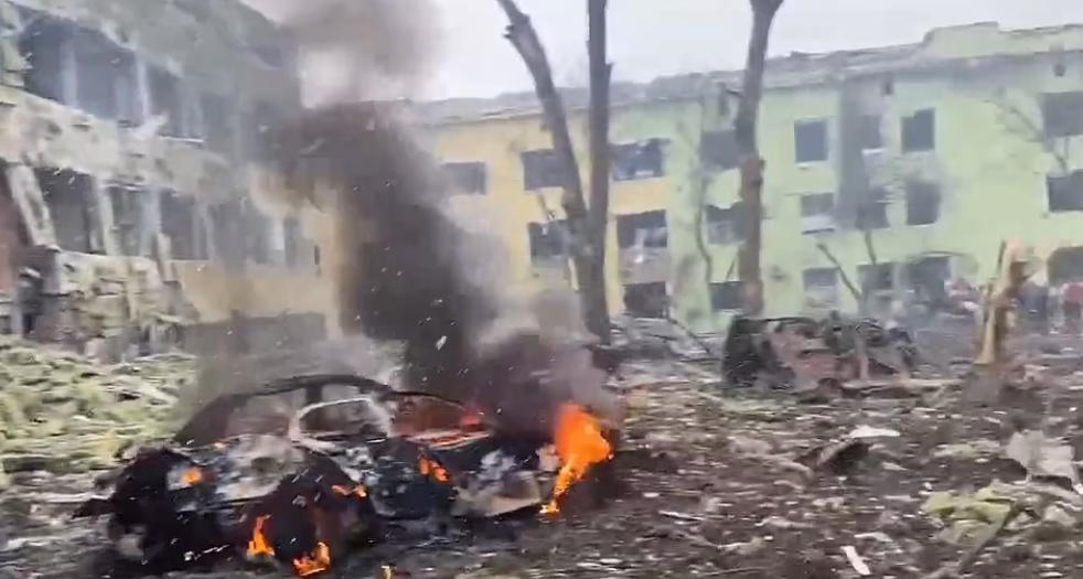 Bombardeo ruso destruye hospital infantil en Ucrania dejando varios niños atrapados