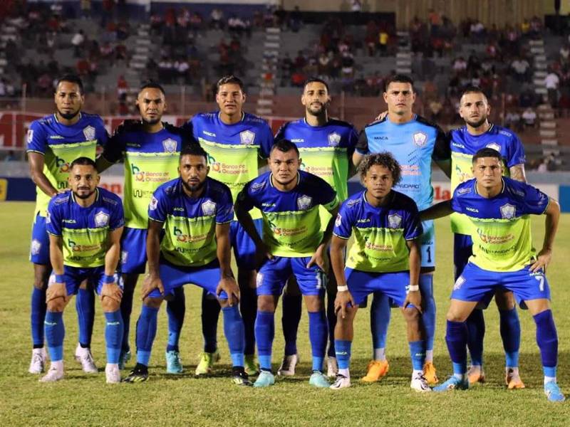 Jugador de los Potros del Olancho FC se gradúa de abogado.