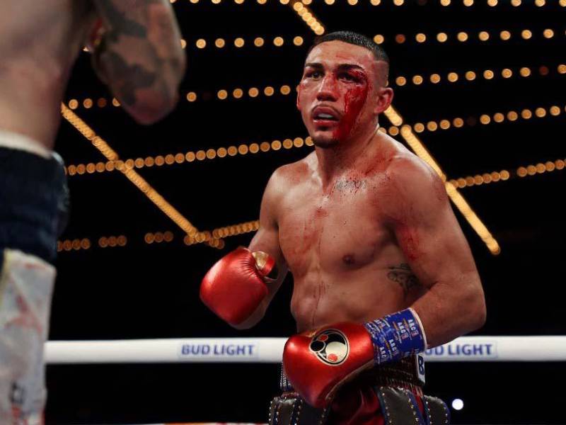 Teófimo López y su invicto quedó en 16 victorias luego de perder ante Kambosos.