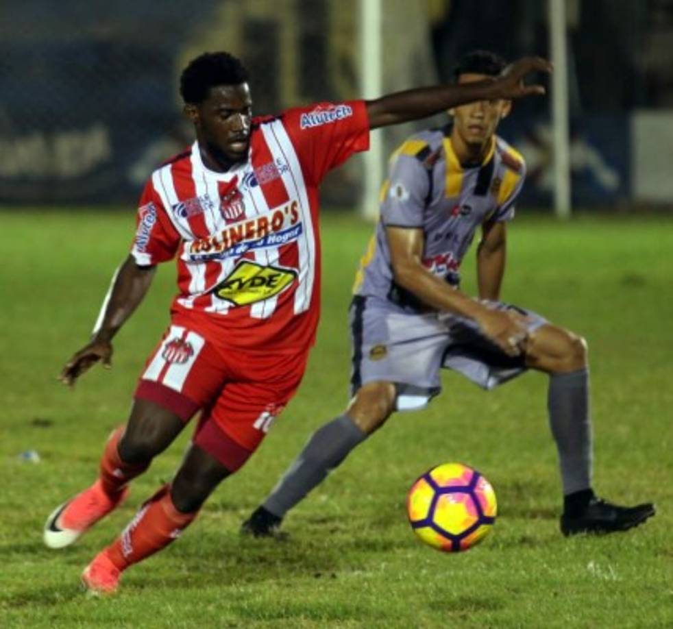 El trinitense Akeem Garnet es otra de las bajas del Vida para el próximo torneo, anunció el entrenador Héctor Castellón.