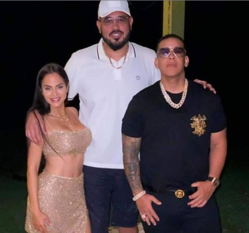 Natti y Pina, quien también es mánager de Daddy Yankee, <a href='https://www.laprensa.hn/espectaculos/1379809-410/natti-natasha-esta-embarazada-raphy-pina-aclaracion' style='color:red;text-decoration:underline' target='_blank'>pasan bastante tiempo juntos. Se supo que los famosos pasaron la cuarentena juntos.</a>