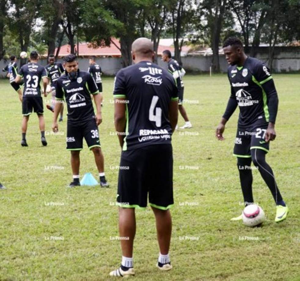 “Solo que no pegue”, dijo Costly sobre Caue Fernandes en medio de una carcajada. “Fue calentura de ese partido, escribí cosas que pasan, ahora vamos a ser amigos y compañeros, solo toca apoyarnos uno a otro para el bien del equipo”, apuntó.