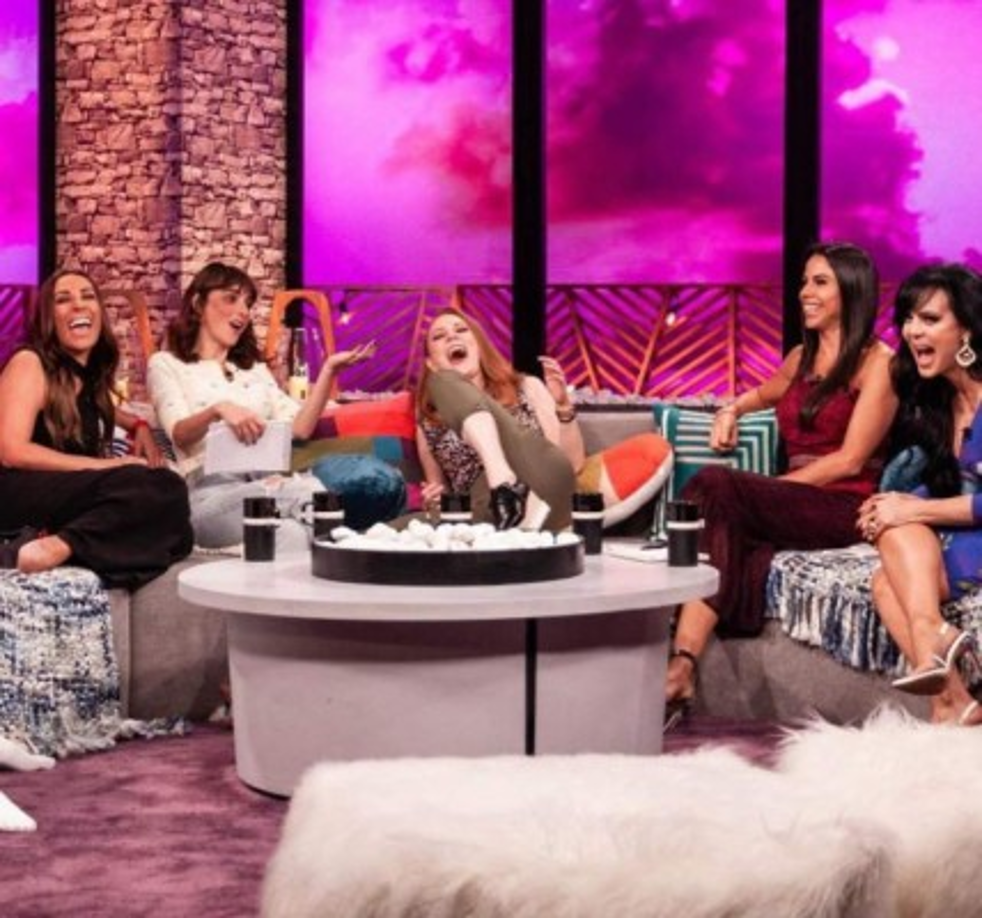 Consuelo es una de las conductoras más destacadas de 'Netas Divinas, donde comparte créditos con Natalia Téllez, Daniela Magún, y Paola Rojas.