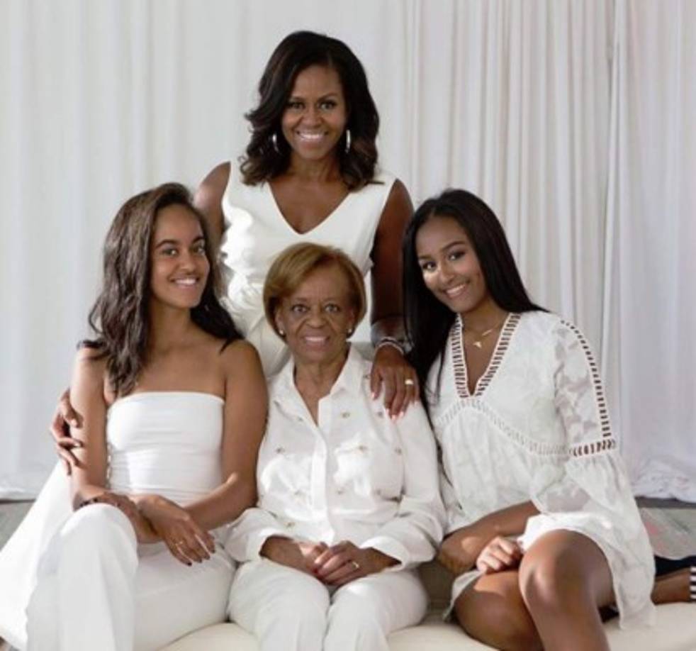 Malia ahora es una estudiante de Harvard y Sasha se graduó el año pasado de la secundaria. La menor de los Obama, que el próximo 10 de junio cumplirá 18 años, ingresará a la Universidad de Michigan.