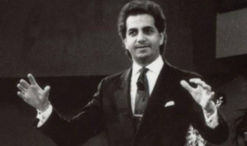 Benny Hinn a trabajado en el evangeli desde 1983 y a la fecha se desconoce cuál es su trabajo pues por su edad y los escándalos ha ido apartándose de los reflectores.