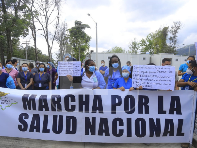 El personal de salud durante su protesta.