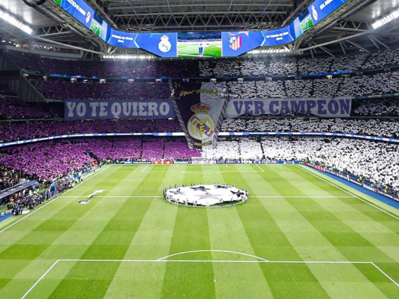 El estadio Santiago Bernabéu es el majestuoso estadio donde Real Madrid disputa sus juegos como local.