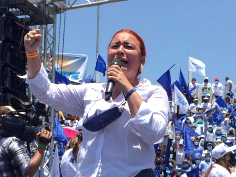 La diputada del Partido Nacional, Francis Argeñal, ha arremetido fuertemente en contra del secretario del Congreso Nacional, Carlos Zelaya. Esta es la razón: